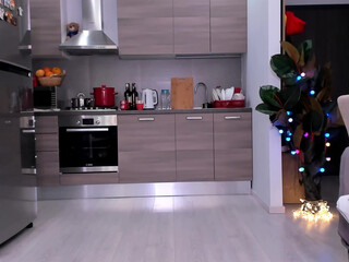 nikkisweetie busty model