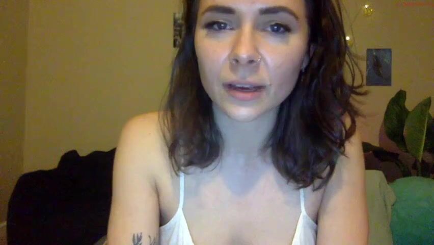 Milfnymph wench.