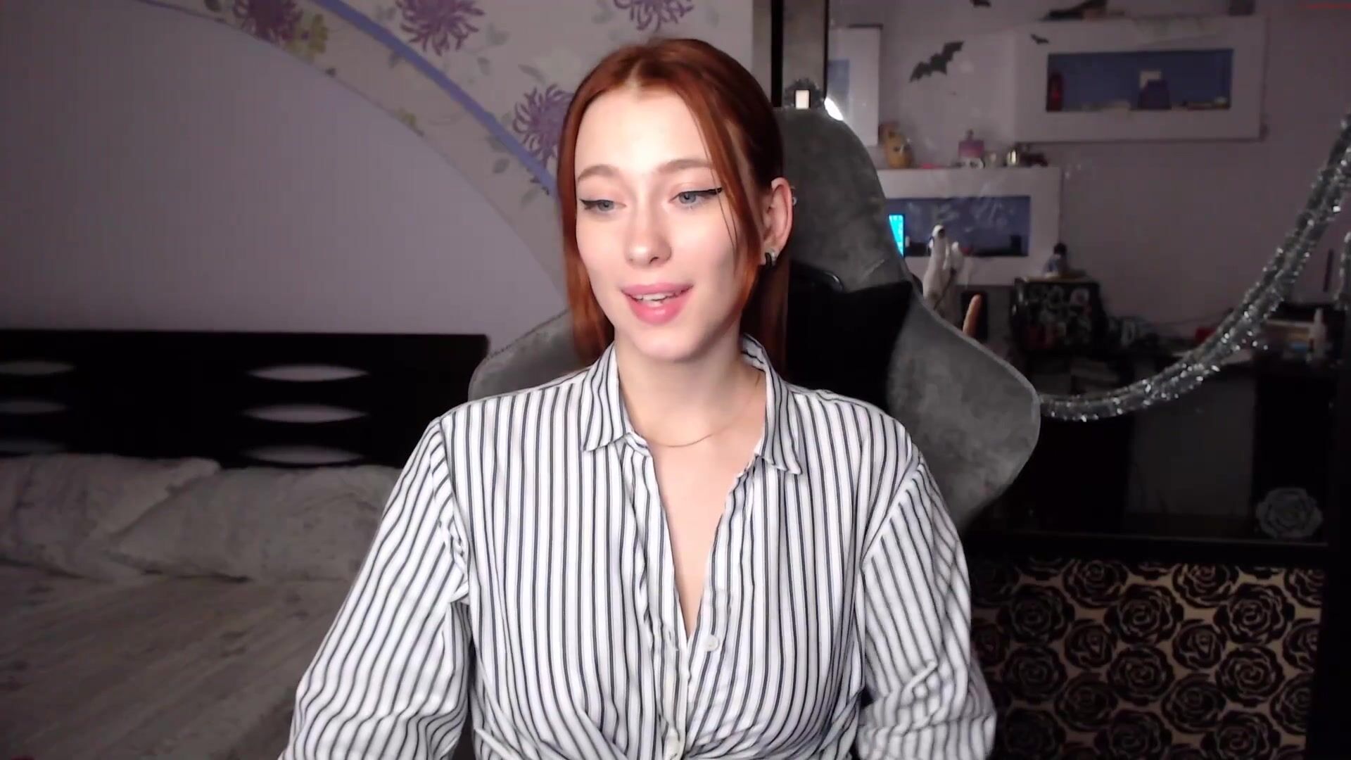 Ovelymila fingering pussy moaning another whore - Fuckit.CC