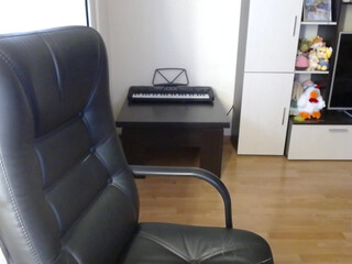 tinkissa  cam girl  masturbates shaved vagina