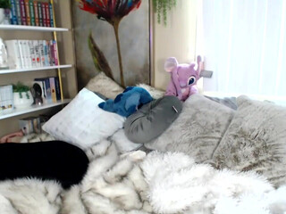 kristennn seductive pussy shoves balls in the anus