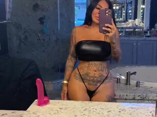Brittanya Razavi sexually doing cleaning