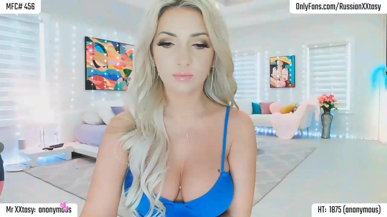 Renyxxtasy Attractive curva shows underwear - Fuckit.CC