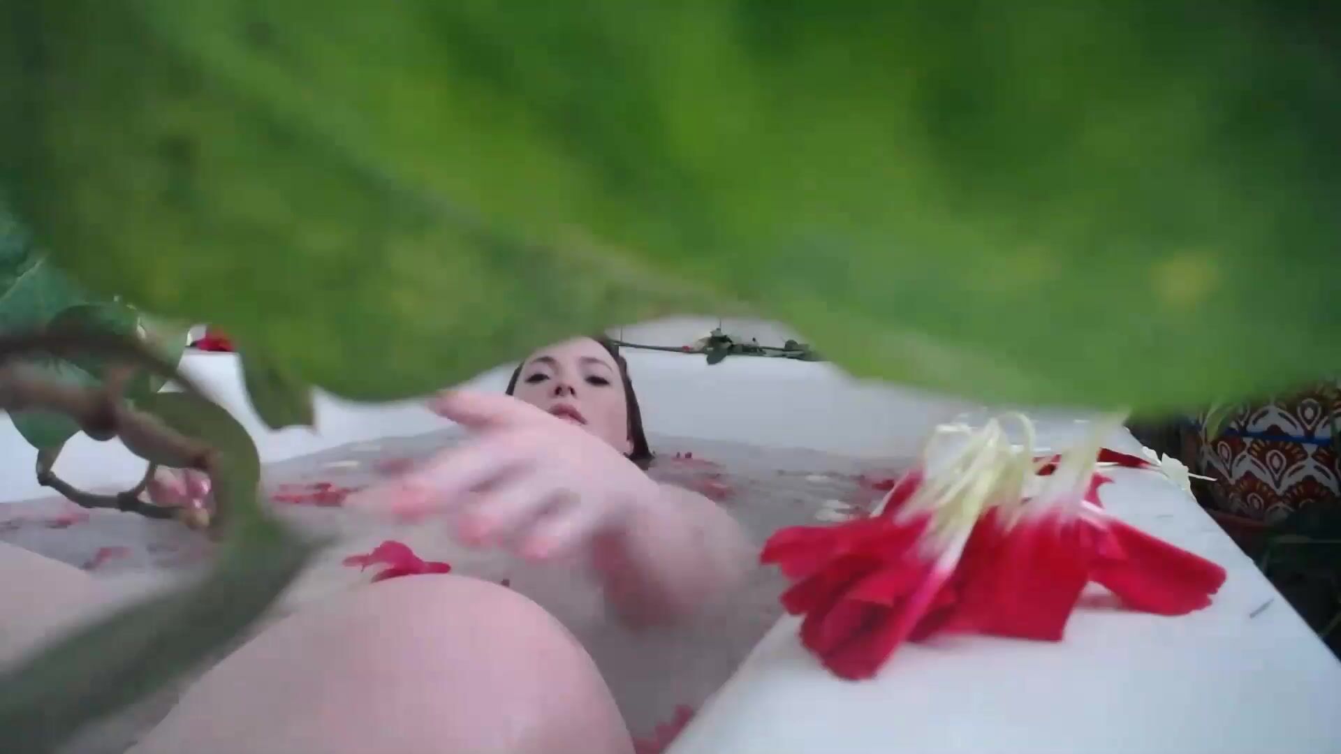 Summerhart Gorgeous lady pulls her pussy with her hand - Fuckit.CC