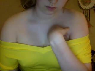 gracielogan  Rubs Her Pussy