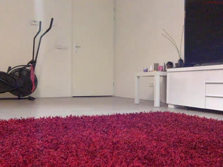 suavemariaa  Sticks her finger in her pussy