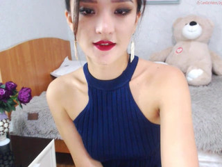 needa9  Cam Babe Plays With her wet pussy