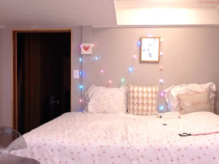 dianaspiice  show and then fuck her wholes by finger