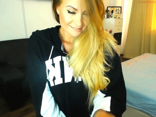 b_e_l_l_e  Shower Camshow