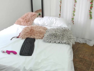 samantsweet  make good webcam show in pvt for many tokens