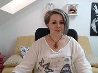 jessycahottie  slut trying to squirt