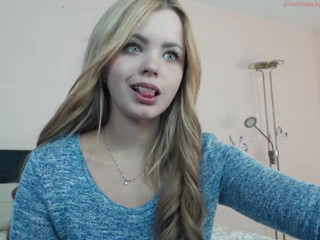 priscillamoon  squirting into webcamera