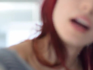 lizmreow  webcam hooker enjoying fingering