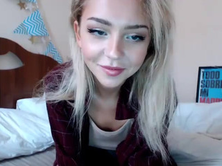 nikki_whatever  Plays With Her BAKING Holes