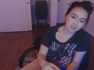 zilla_x  Prostitute who brutally fucks herself