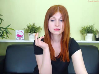 desireanelie  Fucks her pussy for tokens