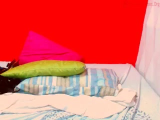 latinluckk  fingers her bald pussy