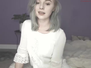 lillexie  Beautiful clitoris near the model