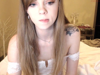 kitten  toying herself in webcam chat