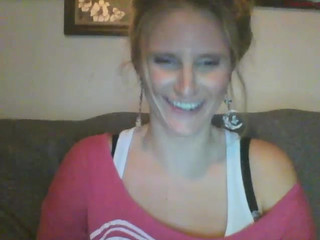 mistresslynn  Turns her ass in front of the camera