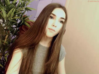 hollyextra  Wants to become the best webcam model