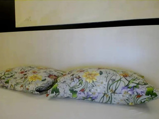 mirrabelle13  Gets orgams in webcam show