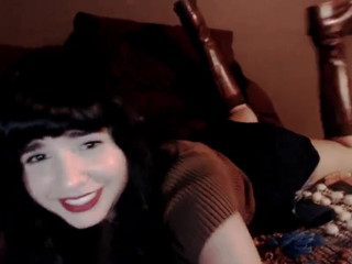 ingennui  Smeared herself with oil and masturbate