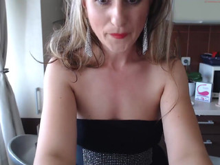 hottie_lady  chaturbate horny slut fuck her wholes for tokens