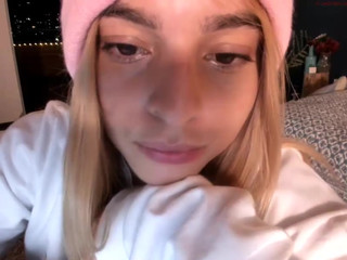kendalltyler  Showed her holes in front of the camera