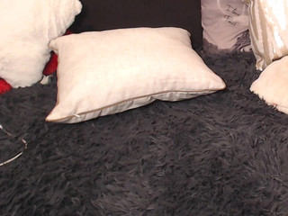 karlaowliam  Still Masturbates Her Pussy