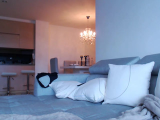 ManuelaPuert  Wild confused jumps on sex toy