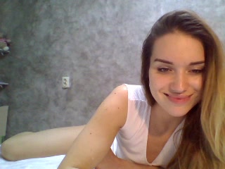 AluceLO  Hot bitches show curvy shapes