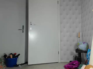 Siswet19 Pretty woman in red communicates by phone