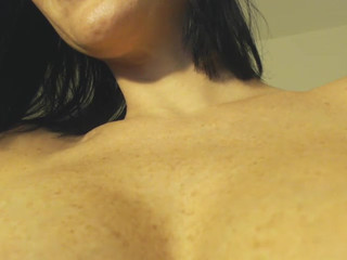 DD_Alex Naughty shlendra masturbates with a vibrator vagina