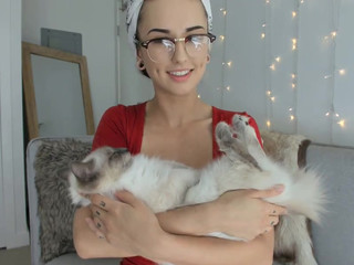 OctaviaMay Cool chick plays prankster