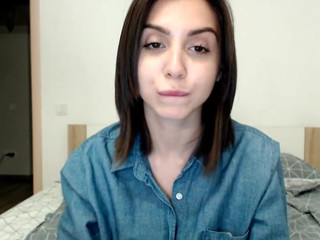 MisMJ Busty woman posing in panties