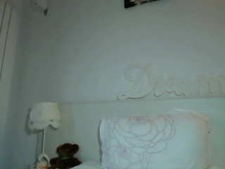 Serena_Sandra Cute babe gently masturbates cunt