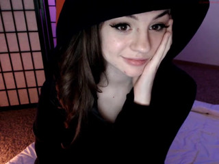 letitsnophie Spicy Beauty Masturbates Cunt