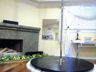 SandraPopa beautiful bitch caresses pussy