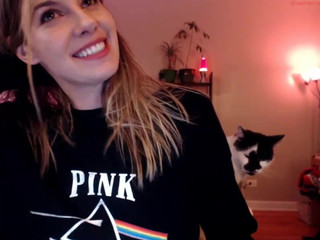 heather Crazy brunette fucks pussy with phallus