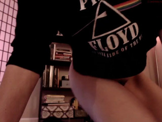 heather Beautiful lady pulls pussy