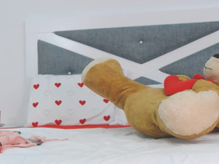 venezolanacute Gorgeous babe furiously fucks pussy