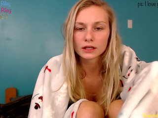 ryan_n_riley Sexy ladies teasing shaved pussies