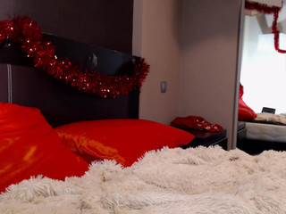 lola03 A selection of chic chicks with beautiful legs