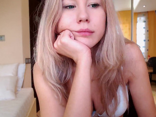 lola03 Elegant slut takes off her underwear