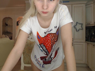 foxvr Mature confused masturbates shaved pussy