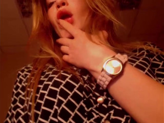 IrynnaHot Teen girl fucks cunt with sex toy