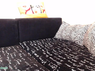 wolf_berry Passionate chick sucks dick and fucks in her pussy