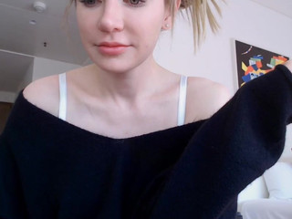 alexis Crazy Babe cums from delight