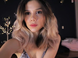 becca Busty chick jerks off her phallus